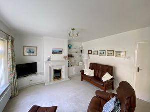 Lounge/Diner- click for photo gallery